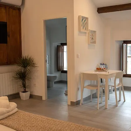 Marujita Vilanova, Boutique Lofts En El Centro Historico * וילאנואבה דה ארוסה